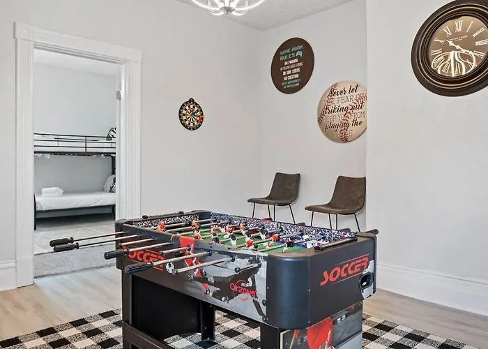 Huge 4br Game Fireplace
