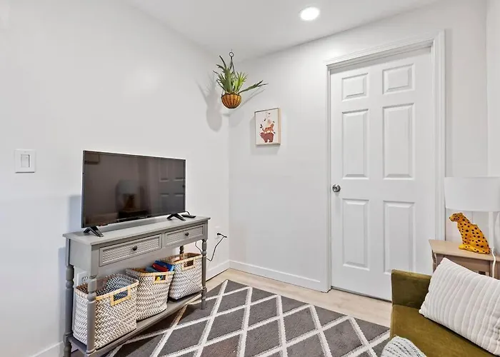 Huge 4br Game Fireplace Holiday home Pittsburgh