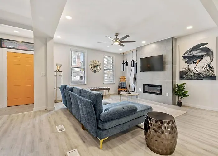 Huge 4br Game Fireplace